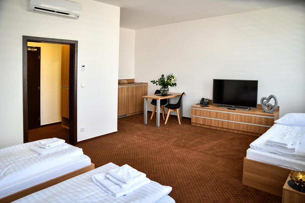 Hotel Fabrika Uherské Hradiště Exteriör bild