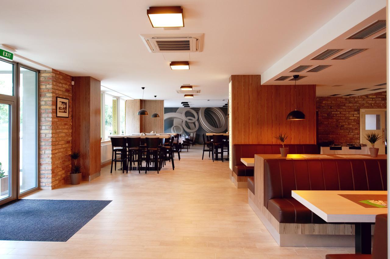 Hotel Fabrika Uherské Hradiště Exteriör bild