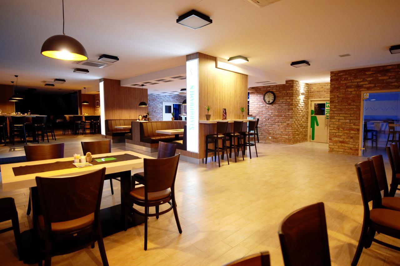 Hotel Fabrika Uherské Hradiště Exteriör bild